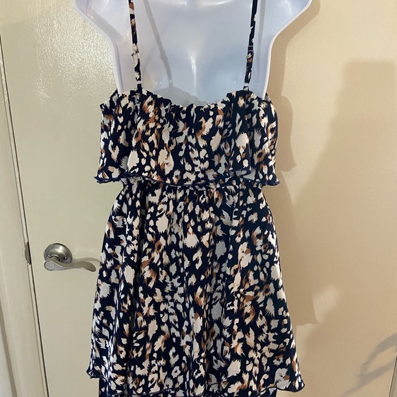 Beautifully designed romper with flowy layers looking like a dress. - Picture 5 of 5